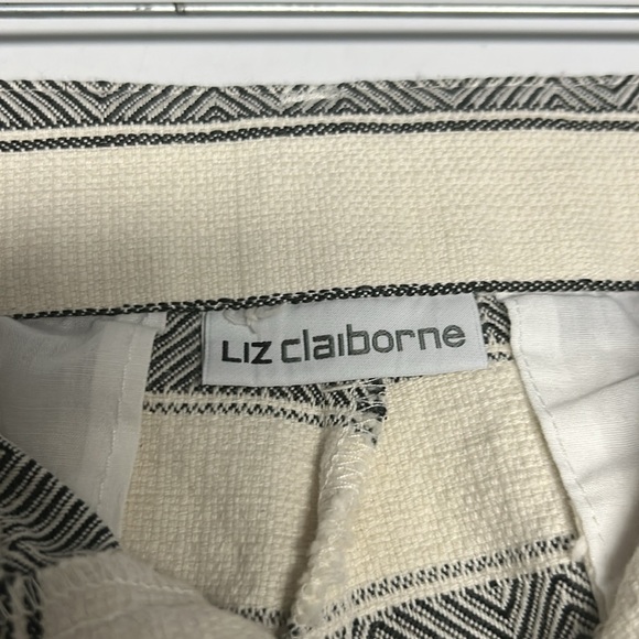 Liz Claiborne cream and black striped womens Shorts - Picture 3 of 4